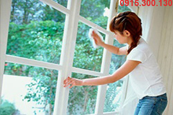 Vài cách đơn giản giúp lau sạch cửa kính