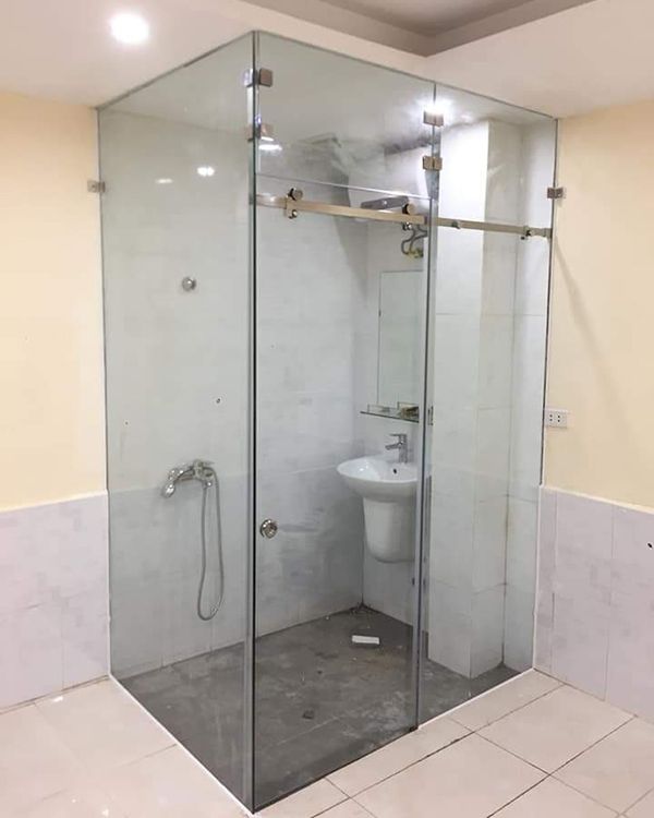 Vách kính tắm